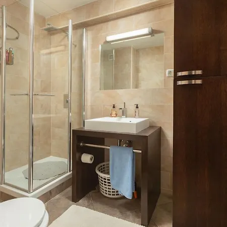 Apartment Makarska דירה *